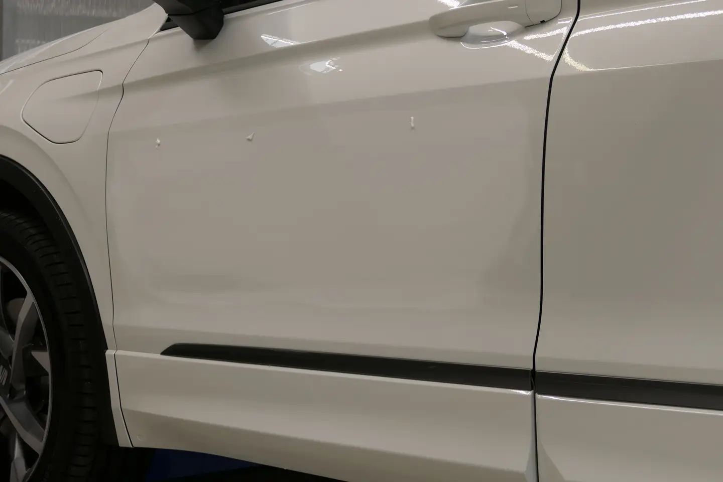 Impressionen Fahrzeug zur Politur auf einer Hebebühne,
 um rückenfreundlich zu arbeiten